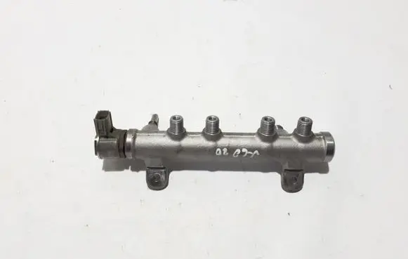 Volvo V60 Fuel main line pipe 31432834