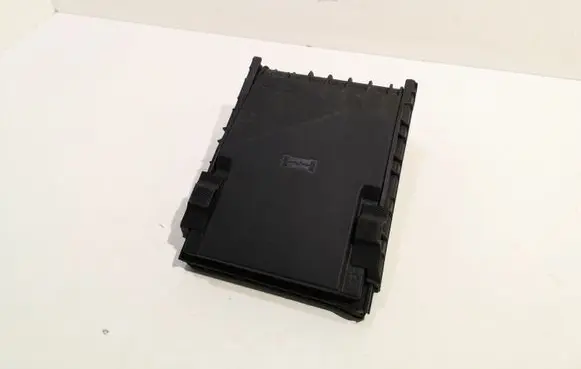 Volkswagen Golf VI Fuse box cover 1K0937132
