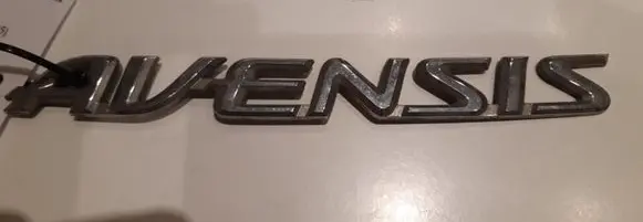 Toyota Avensis T270 Manufacturers badge/model letters 