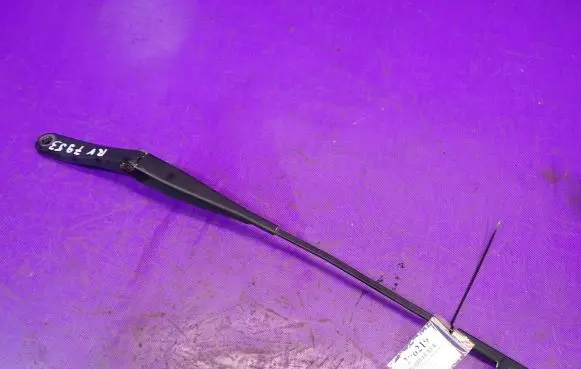Opel Astra H Front wiper blade arm 13111220LH