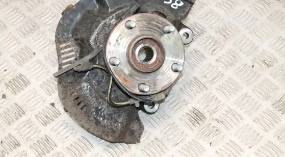 Toyota Auris 150 Front wheel hub