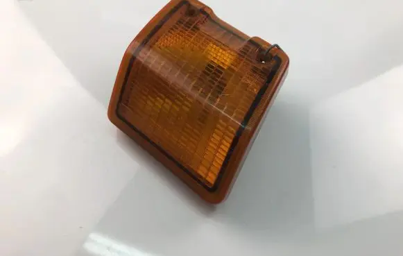 Front fender indicator light