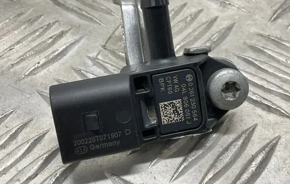 Audi Q2 - Exhaust gas pressure sensor 04L906051J