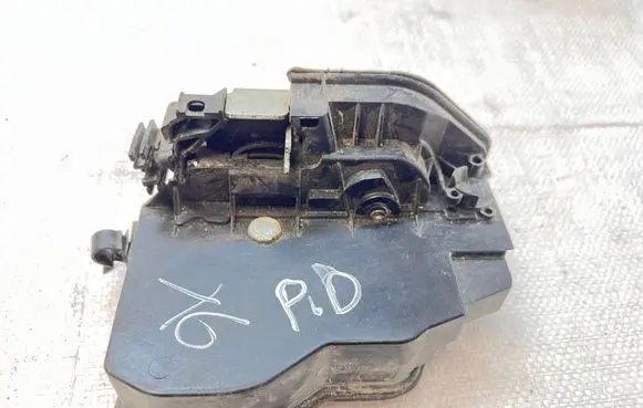 BMW X6 E71 Front door lock 7276682