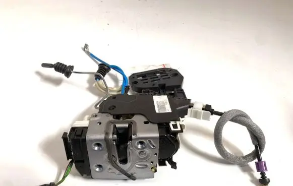Mercedes-Benz A W176 Rear door lock 