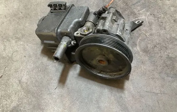 Mercedes-Benz Sprinter W906 Power steering pump A0064666601 7693900524