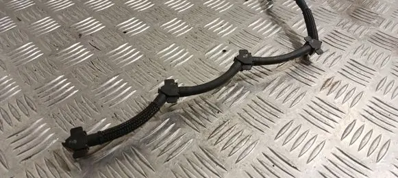 Volkswagen PASSAT B8 Fuel return line/hose 04L130235J