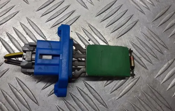 Ford Focus C-MAX Heater blower fan relay 2R46K
