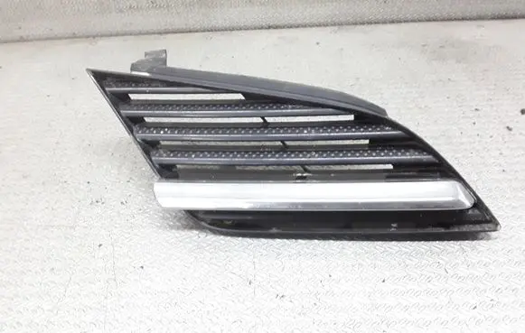 Nissan Primera Front bumper upper radiator grill