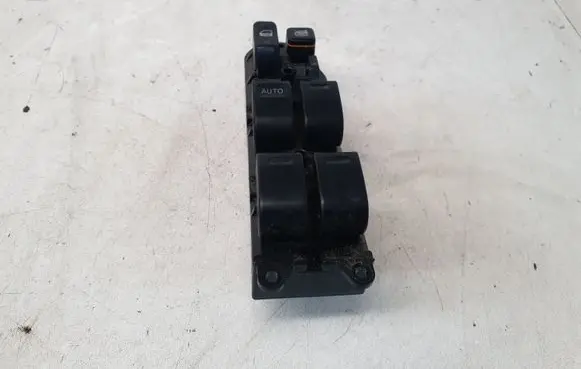 Toyota Prius (XW20) Electric window control switch 8482047021
