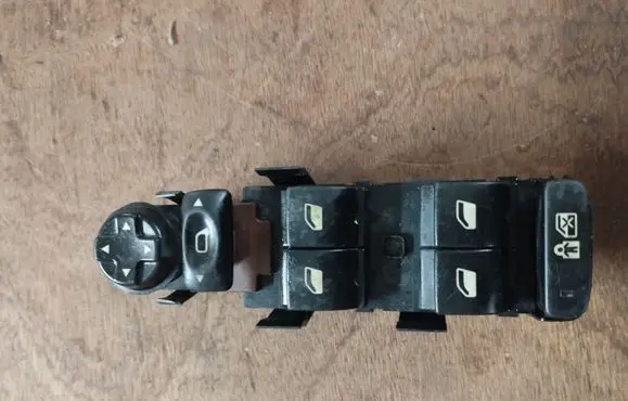 Peugeot 3008 I Electric window control switch