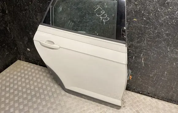 Volkswagen Taigo Rear door 
