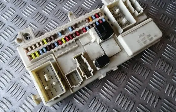 Volvo V50 Fuse module 31254317 519096705 05116189