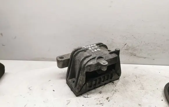 Volkswagen Touran I Engine mount bracket 1K0199262
