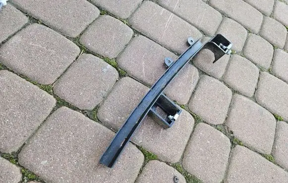 Opel Crossland X Rear door windshield rail 13454324