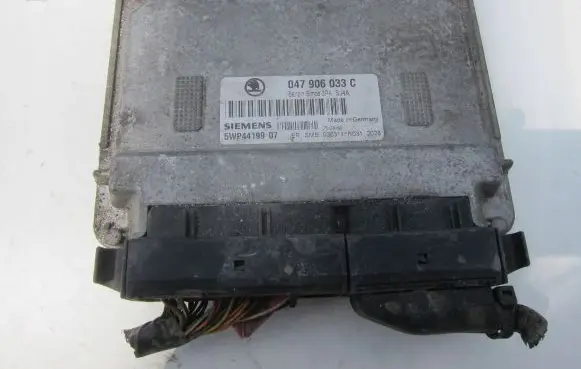 Skoda Fabia Mk2 (5J) Engine control unit/module 5WP4419907 047906033C