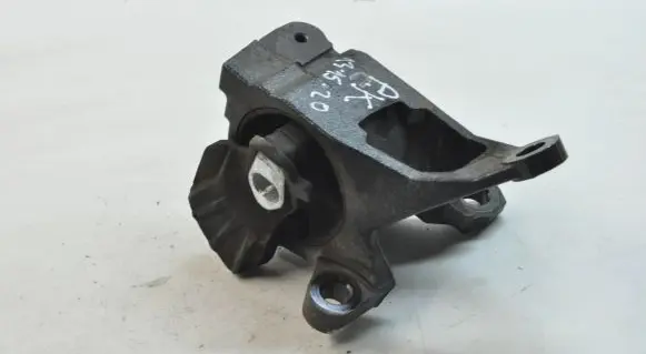 Mazda CX-5 Engine mount bracket