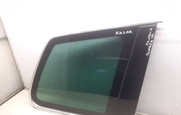 Volkswagen Touareg I Rear side window 7L6845298
