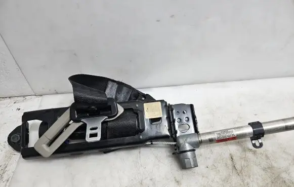 Volvo V50 Front seatbelt 224681