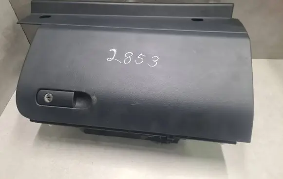 Glove box