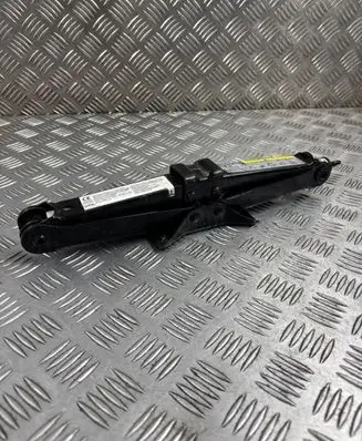 Volkswagen PASSAT B8 Tool set 3Q0011031A