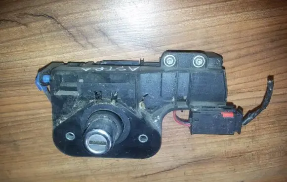 Opel Corsa C Tailgate exterior lock 90534783