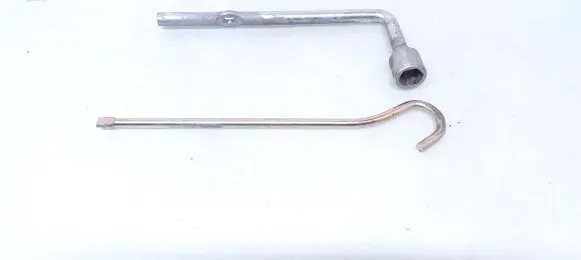 Chevrolet Nubira Wheel nut wrench 