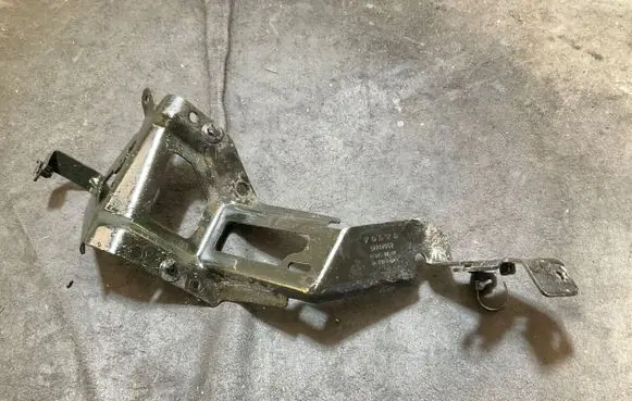 Volvo XC40 Battery bracket 32208562