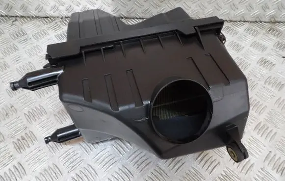 Ford Maverick Air filter box 