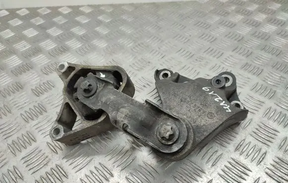 Mercedes-Benz A W176 Engine mounting bracket A2462401109