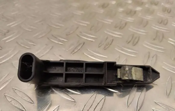 Headlight/headlamp mounting bracket