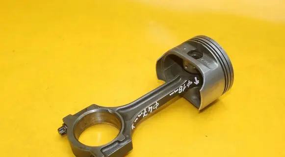 Ford Focus Piston with connecting rod 