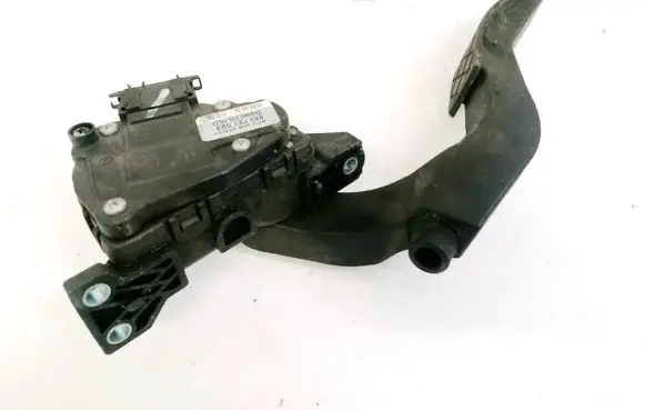 Audi A4 S4 B6 8E 8H Accelerator throttle pedal 8e1721523 6pv008376-01
