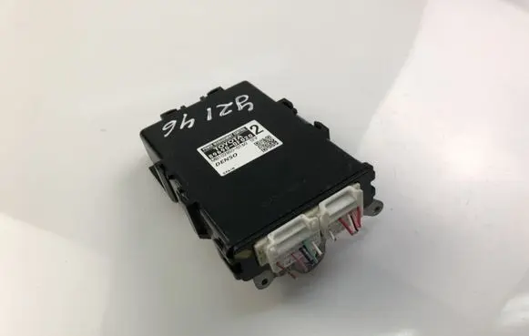 Toyota Avensis Verso Other control units/modules 896900F020
