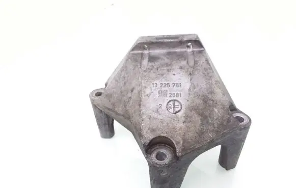 Opel Astra H Engine mounting bracket 13226751