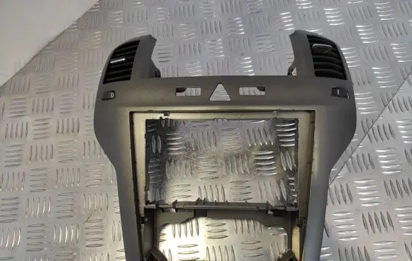 Opel Zafira B Dash center air vent grill 331985437 213680437