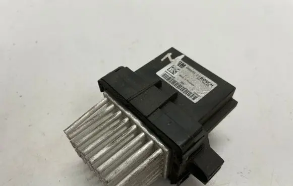 Opel Zafira C Heater blower fan relay 13503201