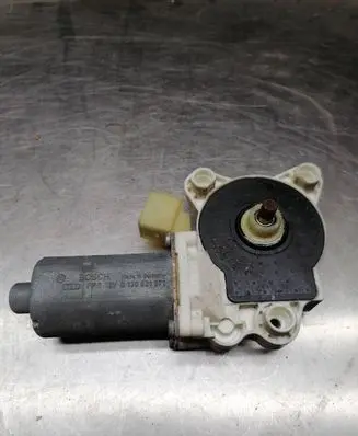 Mercedes-Benz E W211 Front door window regulator motor A2118203042 0130821971