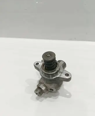 Volkswagen PASSAT B8 Fuel injection high pressure pump 04E127027N