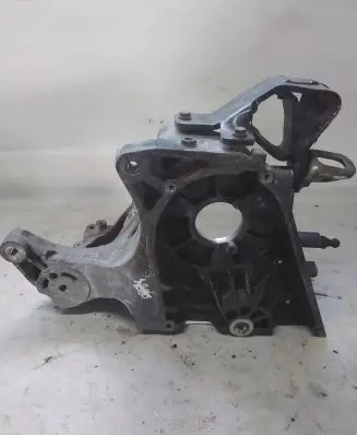 Engine mounting bracket