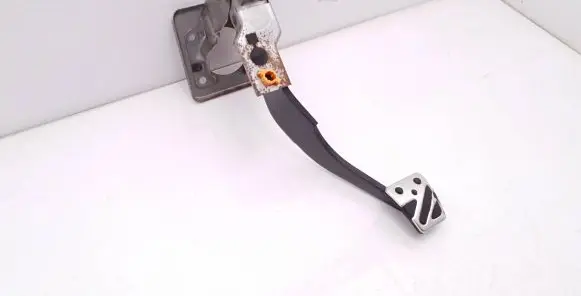 Mitsubishi Grandis Brake pedal