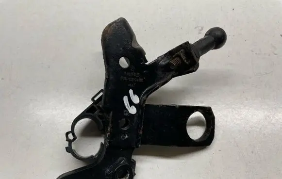 Volkswagen Touran I Other engine bay part 03G103941M