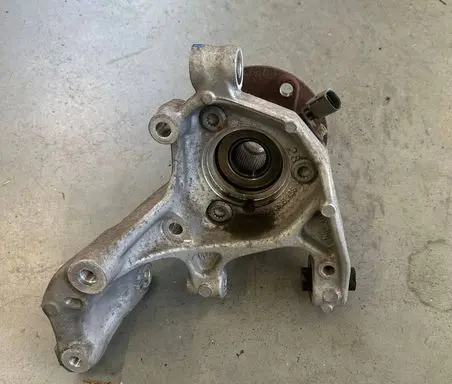 Volkswagen Golf VII Rear wheel hub spindle/knuckle 5Q0505436J