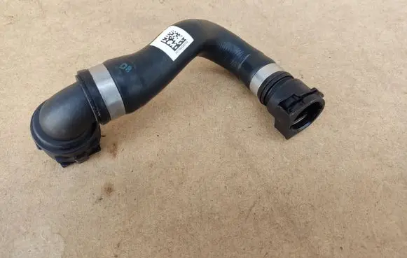 Engine coolant pipe/hose