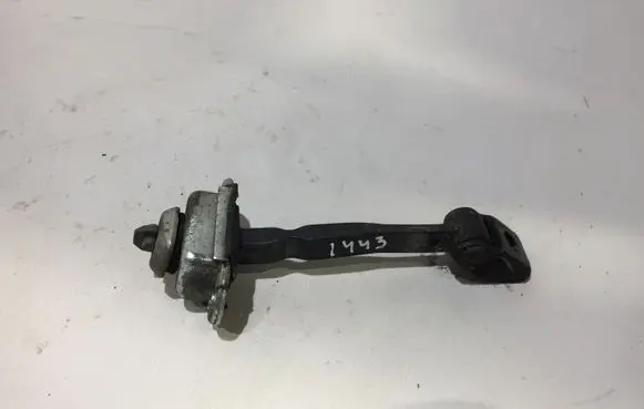 Skoda Octavia Mk2 (1Z) Rear door check strap stopper