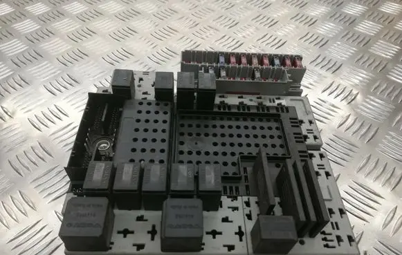 Volvo S80 Fuse module 08696098 08679899