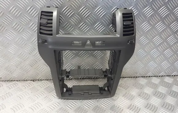 Opel Zafira B Radio/GPS head unit trim 13162556