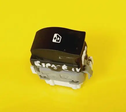 Renault Espace IV Electric window control switch 28082