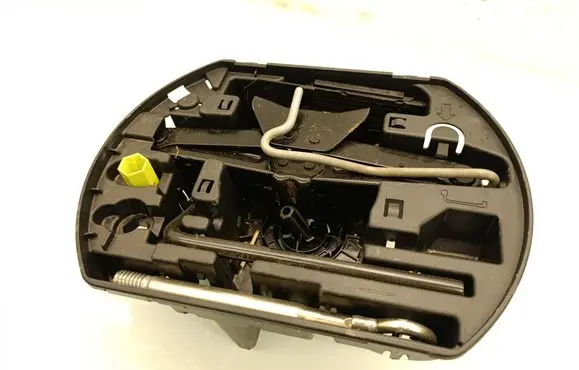 Peugeot 508 II Tool set 9817224380