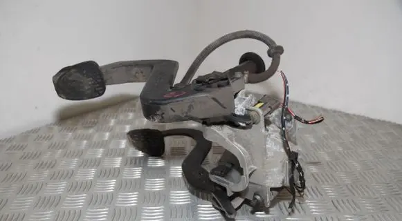 Volkswagen II LT Pedal assembly 9012900419